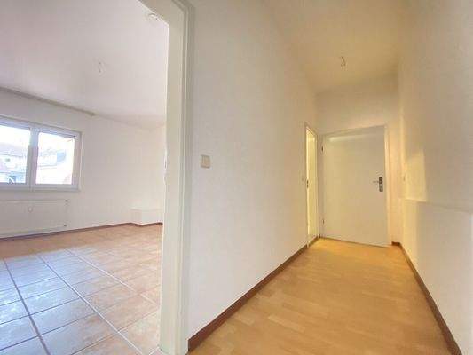 Diele - Blick zur Eingangstüre