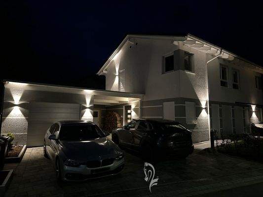 Nachtaufnahme mit Aussenbeleuchtung