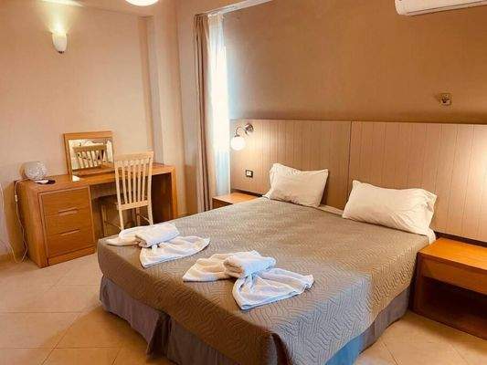 Kreta, Platanias: Luxuriöser 4-Villen-Komplex zu verkaufen, nur wenige Meter vom Meer entfernt!