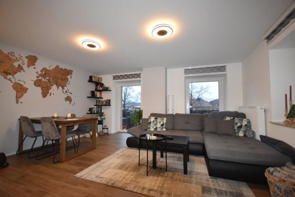 Wohnzimmer - Moderne und geräumige 3 Zimmer Wohnung mit großem Balkon Miete Grödig Salzburg