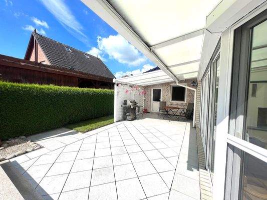 teilüberdachte Terrasse