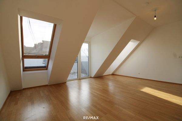 Wohnzimmer mit Dachflächenfenstern