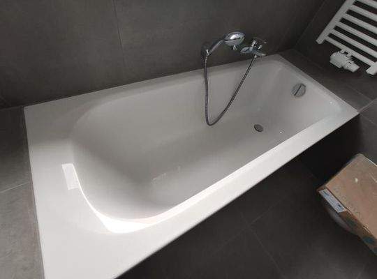 Bad mit Badewanne und Dusche Bild 6