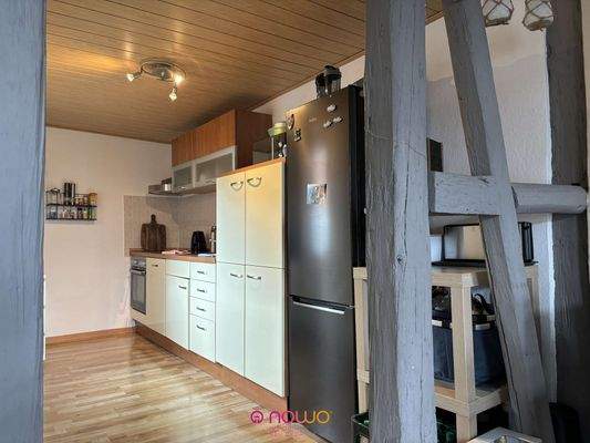 3 ZiWhg. Einbauküche mit stilvollen Holzbalken