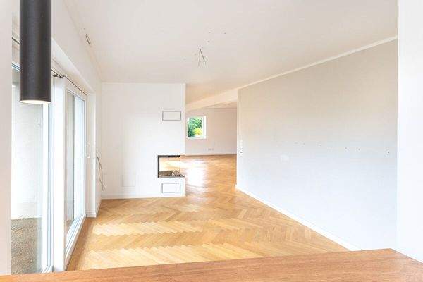 Blick von der Küche ins Esszimmer 