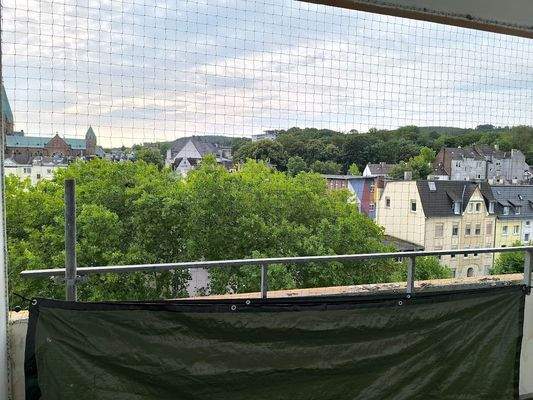 Balkon mit Netzausblick