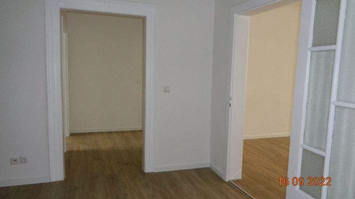 Flur rechts Wohnzi.JPG