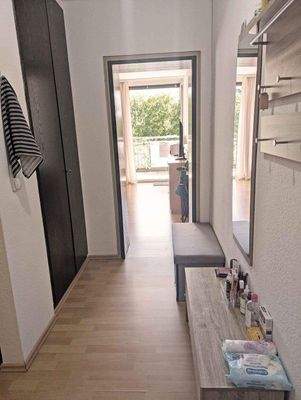 Flur Blick zum Wohnen 