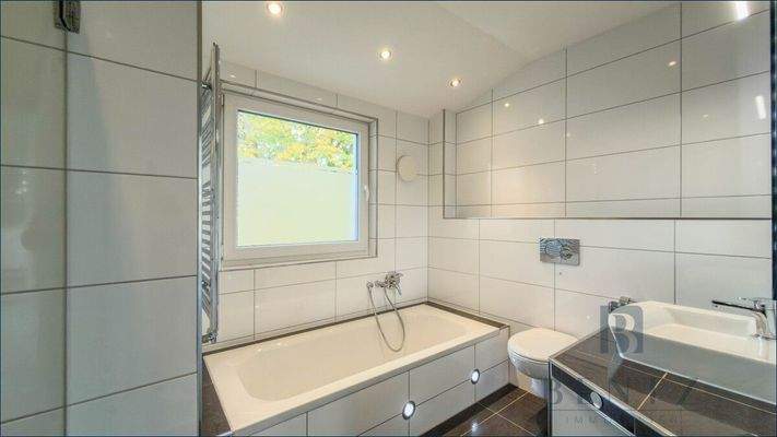 Badezimmer mit Wanne