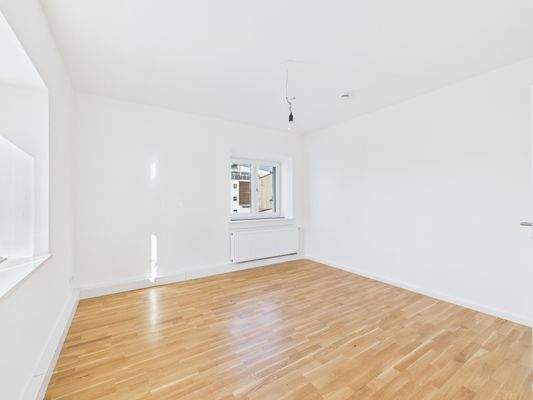 CAM02476G0-PR0038-STILL004