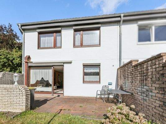 Rückansicht mit Terrasse