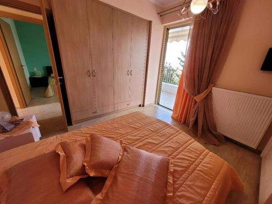 Kreta, Argouli: Zweistöckiges Haus mit Keller zu verkaufen