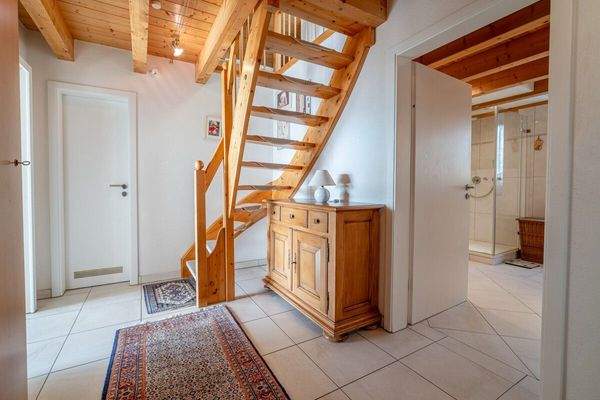 Treppenaufgang zum Saunabereich