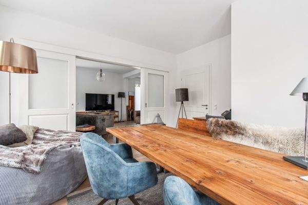 Tolles Zimmer mit Flügeltür, das vielfältig nutzbar ist