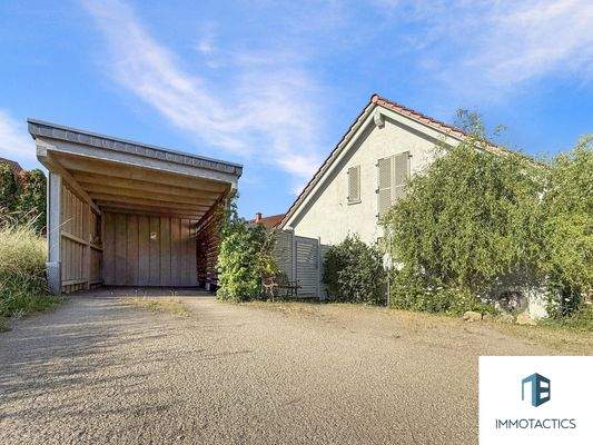 Carport und Stellplätze