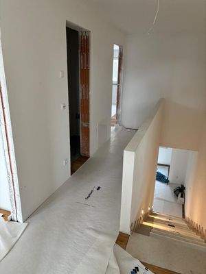 Flur OG und Treppe.jpeg