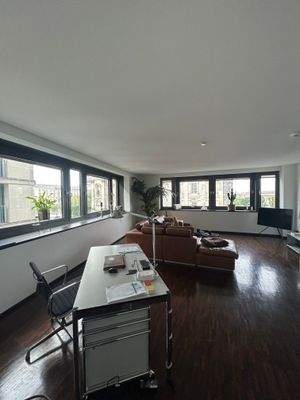 Wohnzimmer mit Ausblick auf den Dom