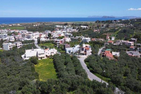Kreta, Tavronitis: Erstklassiges Grundstück in der Nähe des Strandes zu verkaufen