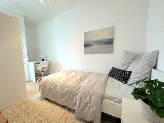 Helles WG-Zimmer mit Balkon