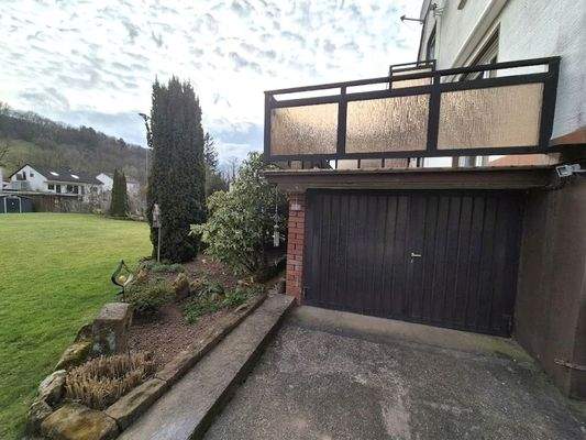 Blick auf Terrasse und Garten