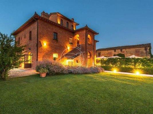 Luxushotel in Sinalunga Stadt