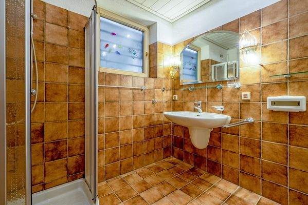 Badezimmer Haus linke Seite