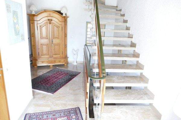 Treppenaufgang in das Obergeschoss