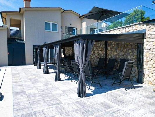 Sitzplatz - Haus unten