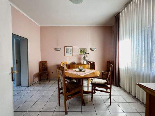 angrenzendes Esszimmer 