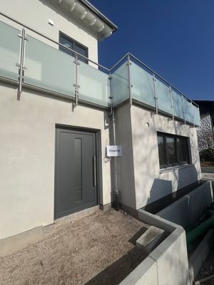 Separater barrierefreier Eingang für die 2-Zi. Whg