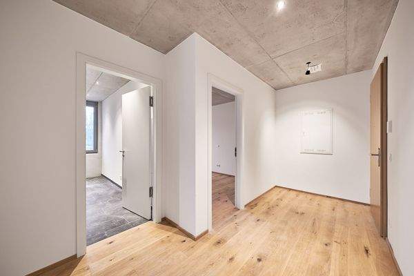 Flur mit Blick zum Duschbad _ Schlafzimmer - HERDERGÄRTEN 1.2.7