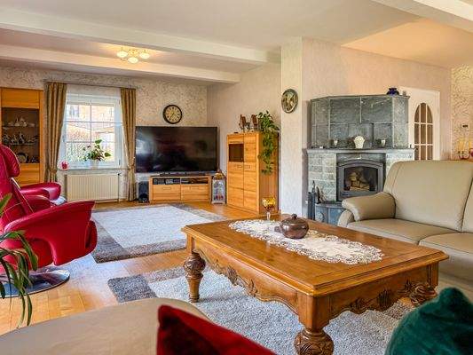 6. Wohnbereich mit Kamin.jpg