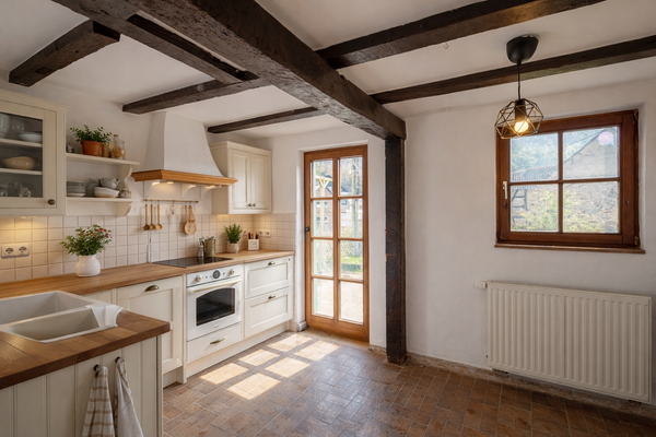 KI-Beispiel Küche Fachwerkhaus EG