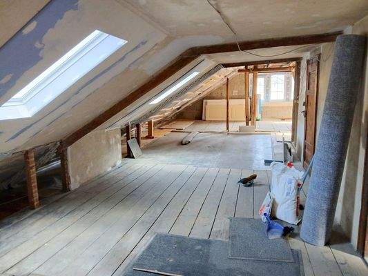 Dachboden (ausbaubar/umbaubar)