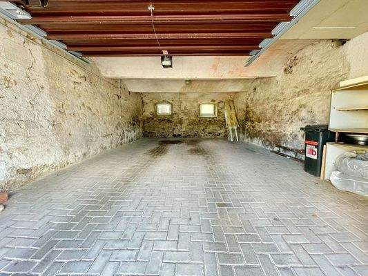 Nebengebäude Garage