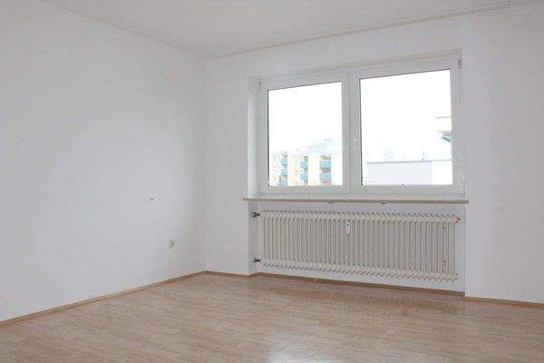 ... geräumigen Schlafzimmer