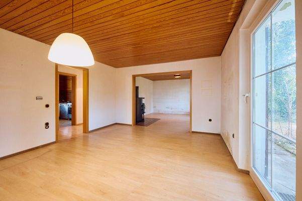 Erdgeschoss, Essbereich mit Blick zum Wohnbereich 