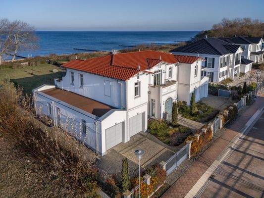 Moderne Bäderstil-Strandvilla in direkter Ostseelage mit eigenem Strandzugang DAHLER Rostock