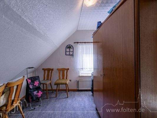 Zimmer Straßenseite links