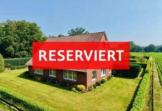Luftbild seitlich mit Garten