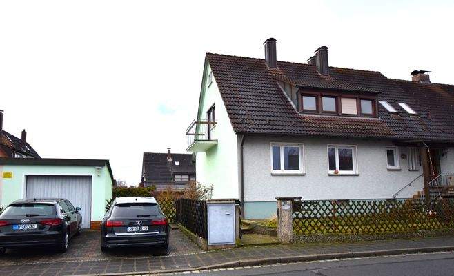 Haus, Garage, Stellplätze
