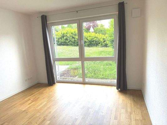 Schlafzimmer mit Zugang zum Garten 