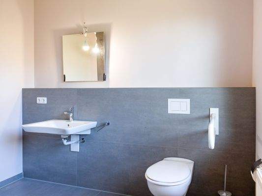 Erneuertes Duschbad im EG (2).jpg