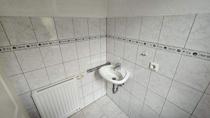 1,5 m² Gäste-WC (Ost-Fenster)