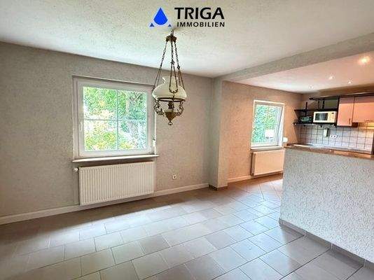 Essbereich mit Blick in die Küche 