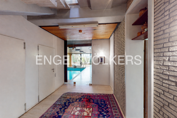 Flurbereich im Kellergeschoss mit Zugang zur ELW und zum Hallenbad