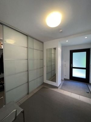 Eingang - Flur - Begehbare Ankleide/Garderobe