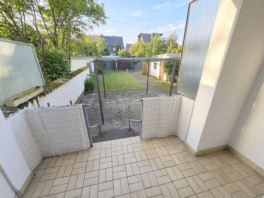 Sitzplatz mit Zugang zum Garten