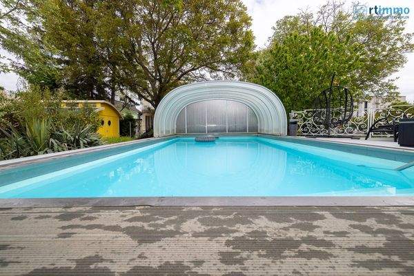 Pool mit Überdachung