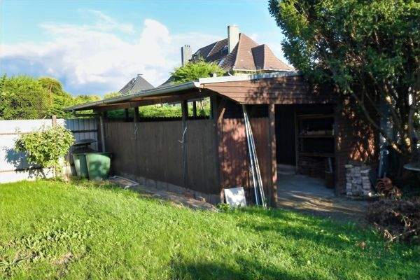 Carport seitlich mit Werkstatt.JPG